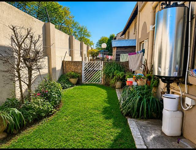 2 BEDROOM FLAT FOR SALE IN REWLATCH